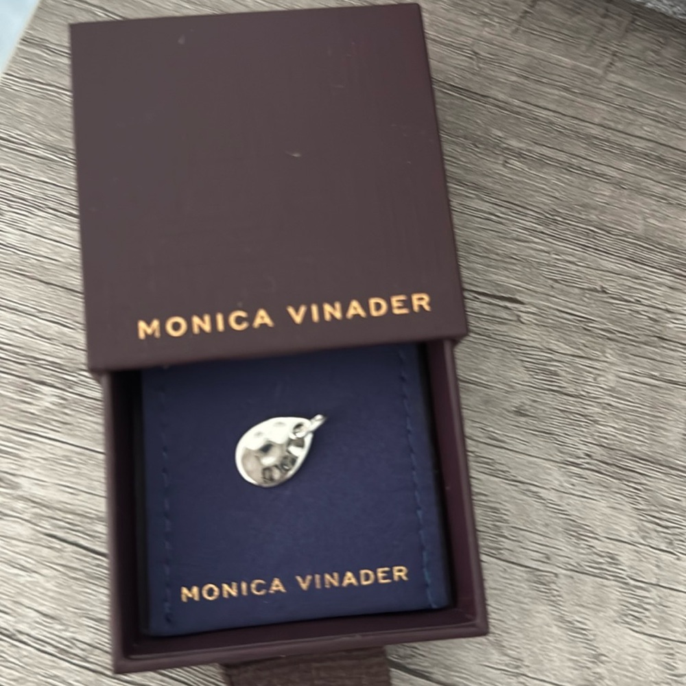 MONICA VINADER Ziggy Mini Petal Pendant Charm - Picture 2 of 5